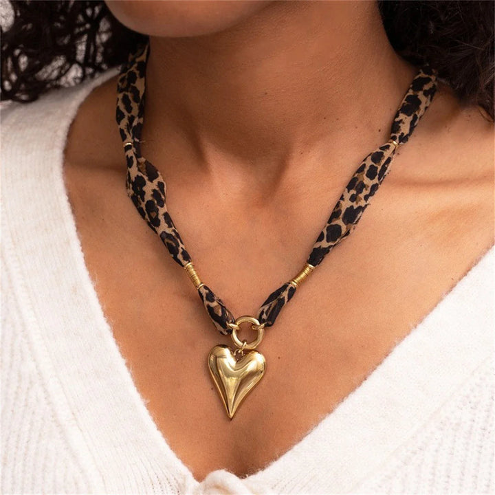COLLIER "LOVE"